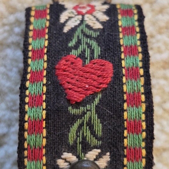 Swiss Brass Cowbell Keychain Fob Painted Embroidered Ribbon Gift Keyring - Picture 3 of 7